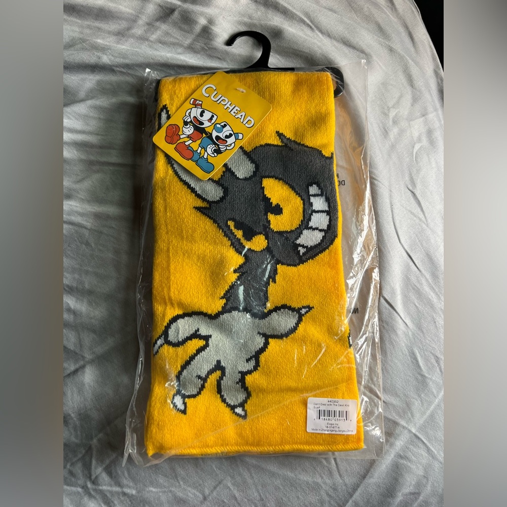 CupHead Golden Yellow & Gray “Don’t Deal With The Devil” Knit Scarf (NWT)